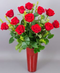 Red roses are the classic choice. Handpicked from beautiful farms in Ecuador and packed just for us! Our favorite variety is Freedom, pictured here. We chose them because of their large head and high petal count. Their rich red petals are captivating.
